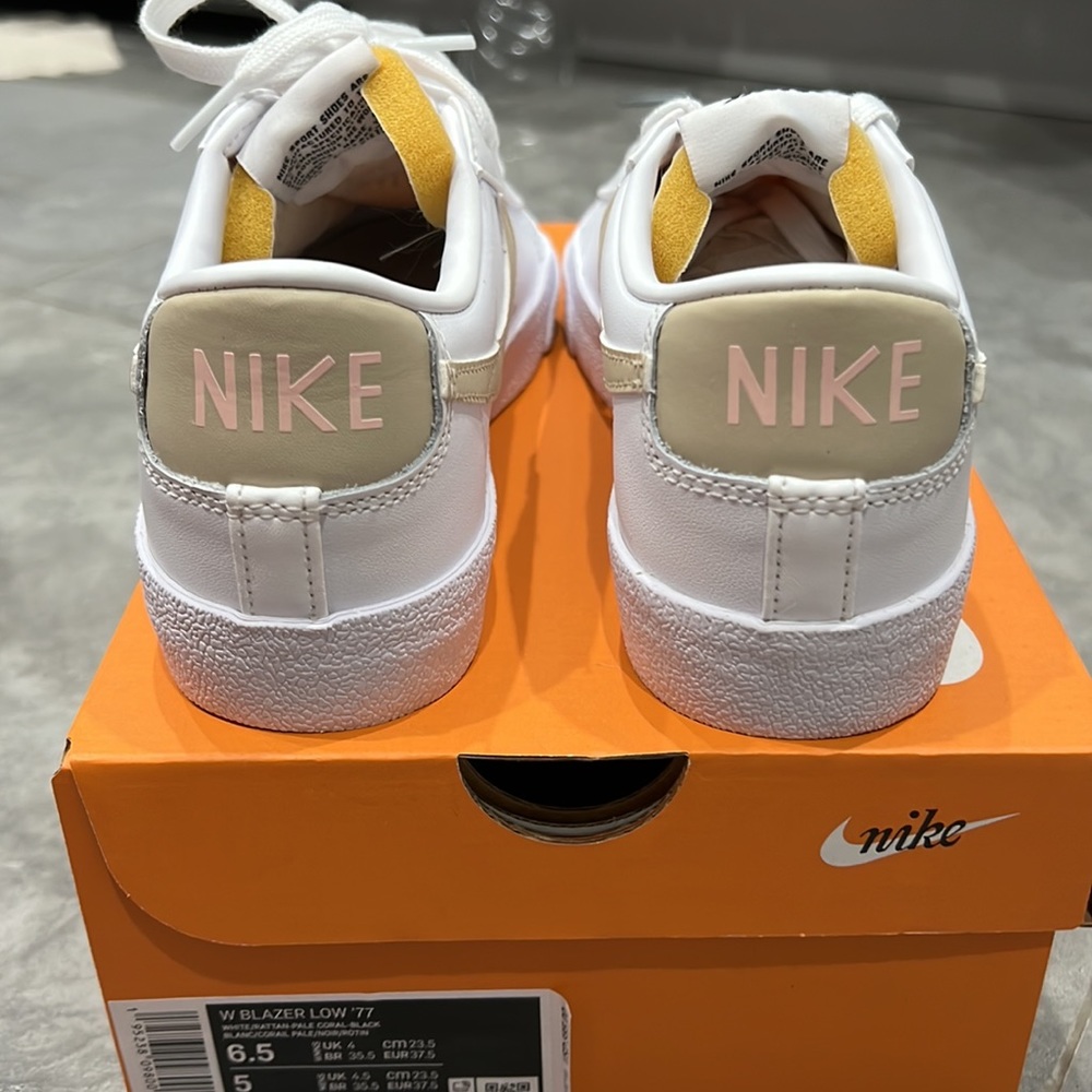 NWB Nike women blazer low ‘77 white/ rattan pale coral size 6.5 - Picture 7 of 9